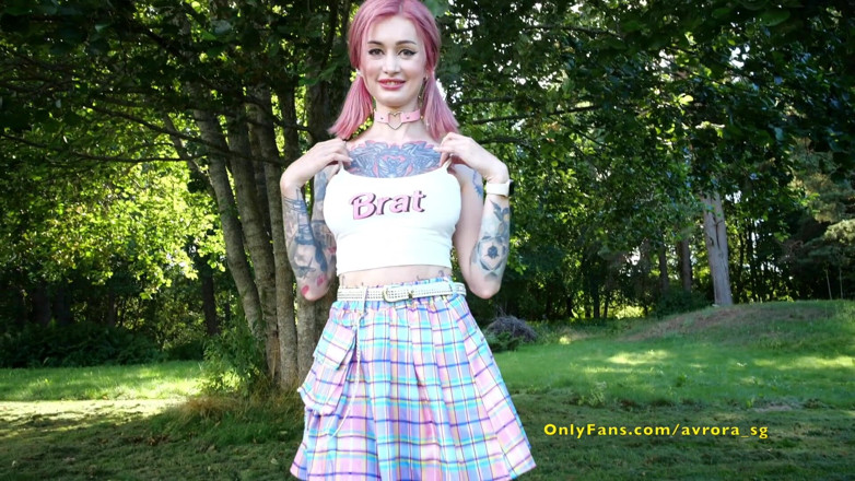Flame Jade: I met this babe in the park and she show...