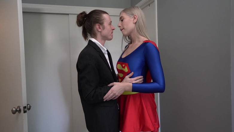 Conor Coxxx: Hanbná účast s Kay Lovely jako Supergirl