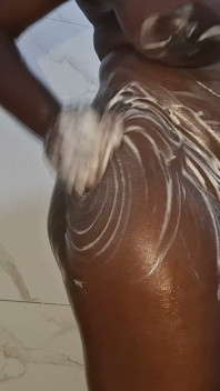 和我的前男友洗个冷水澡，为我们激烈的性生活增添情趣