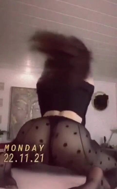 TS Kylie Star: Kamu mau tarian pangkuannya? Itu video jadul, aku penari yang...