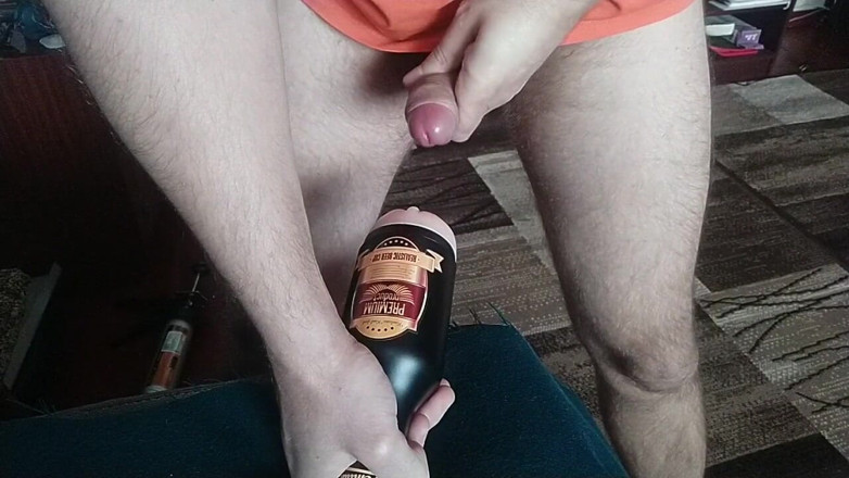 Hot guy solo: Гей трахає свою нову іграшку і кінчає всередину