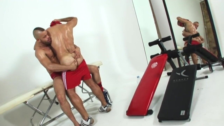 HARD PORN STUDIO: Harde sessieseks met gespierde jongen