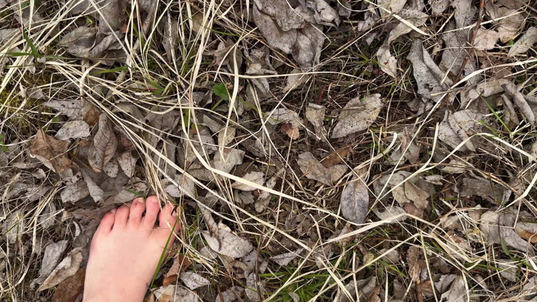 Vasya Sylvia: Barefoot Walk in the Forest - Foot Fetish - Bare Feet!