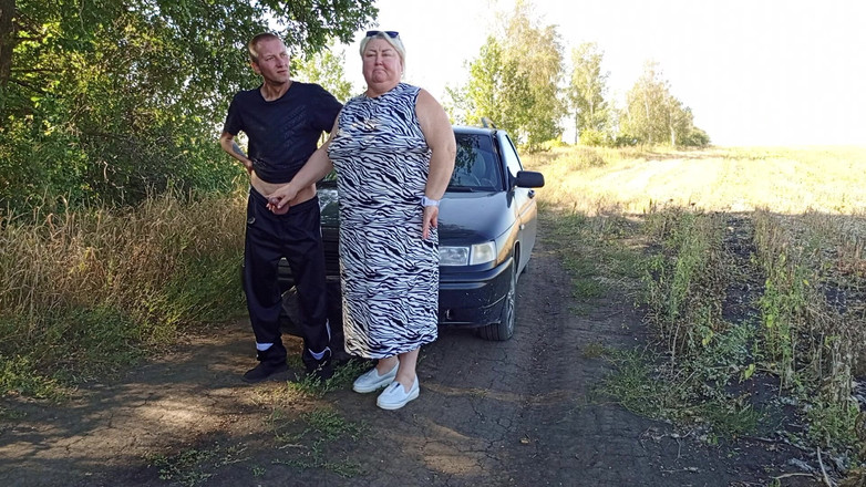 Zona901: 彼は自然の中で公の場で書き、隣人の口を犯し、それを精液で満たしました