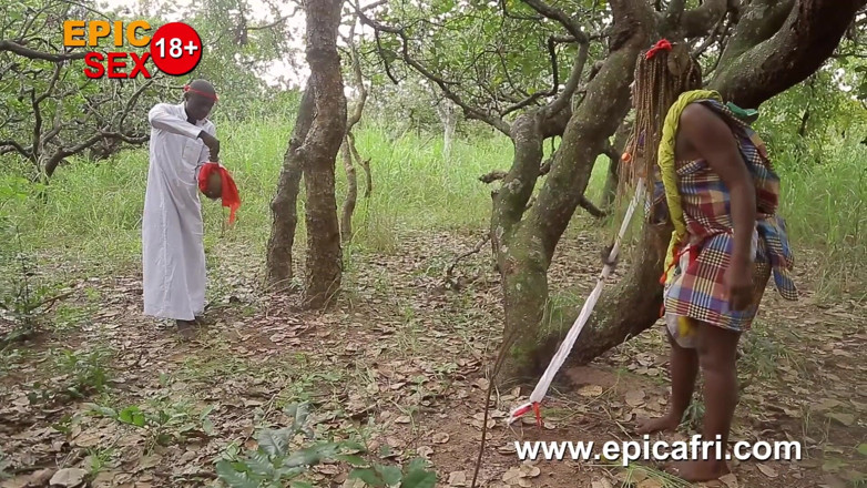 Epicafri: Я позволила моему сводной брату насладиться ее мокрой сливочной киской