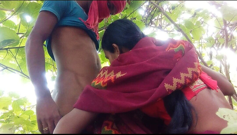 Premi pooja: Pasangan india nyepong dan ngentot romantis di hutan hari ini!