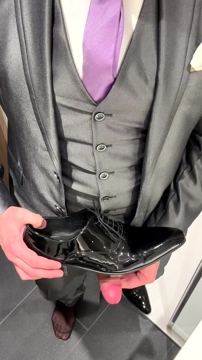 Master Shiny Shoes: चमकदार सूट, चमकदार जूते, चमकदार मुर्गा