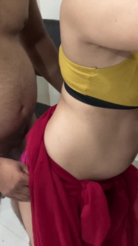 Mon voisin est venu me baiser par derrière.