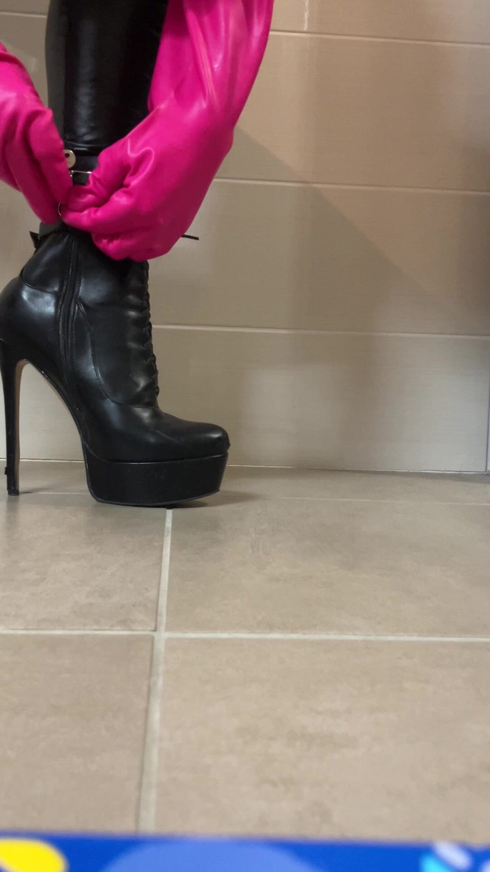 Celiasm: Calza in lattice racchiusa in tacco alto