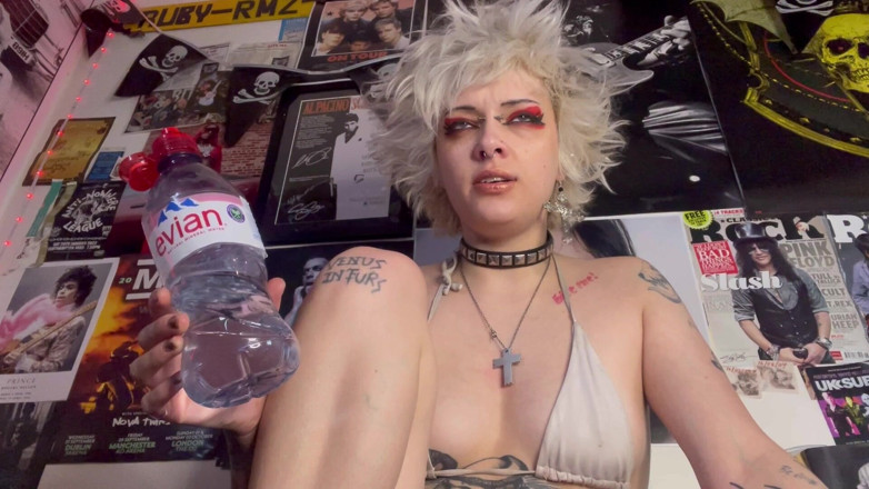 Glitterqueen1999: Hoquets pendant 6 minutes et demie ! Réel