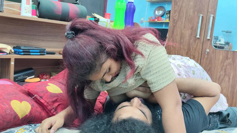 Vaishnavysharunraj: Romansa ciuman pantat dengan mengisap payudara