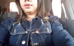 Echa un vistazo a esta emocionante historia !! la hijastra en su auto sacando sus tetas a la desesperada por poner su polla en su apretado y