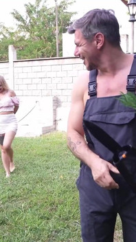 Primo Trio Anale Con Giardiniere Con Un Enorme Cazzo Enorme