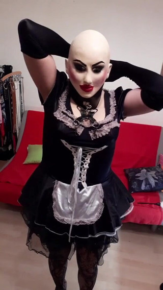 Erica Doll: 헤비 마스크부터 여성 마스크까지