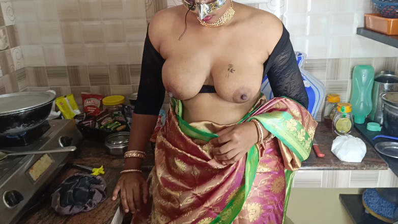 Inba: Istri hot india di dapur