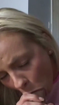 POV, du darfst alles mit ihr tun, sogar um sie tief in den hals zu kriegen