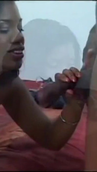 Tetas pequeñas pero con un culo infinito