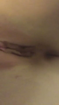 Sunny Lane sexy se dezbracă și se joacă în blugi!