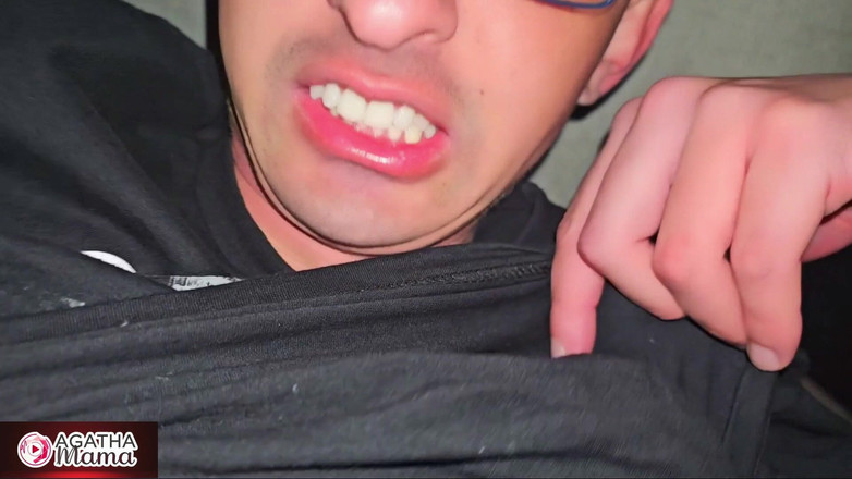 Agatha Mama: अगाथा फटी हुई पैंट के साथ पार्क में सेक्स में स्तनपान कराती है