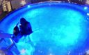 Amateurs Fun: Eerste nacht in het koude zwembad, proberen om helemaal te...