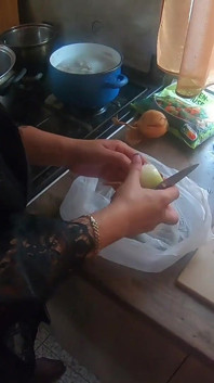 Aventuras de milfycalla ep 56 cocinando y chupando