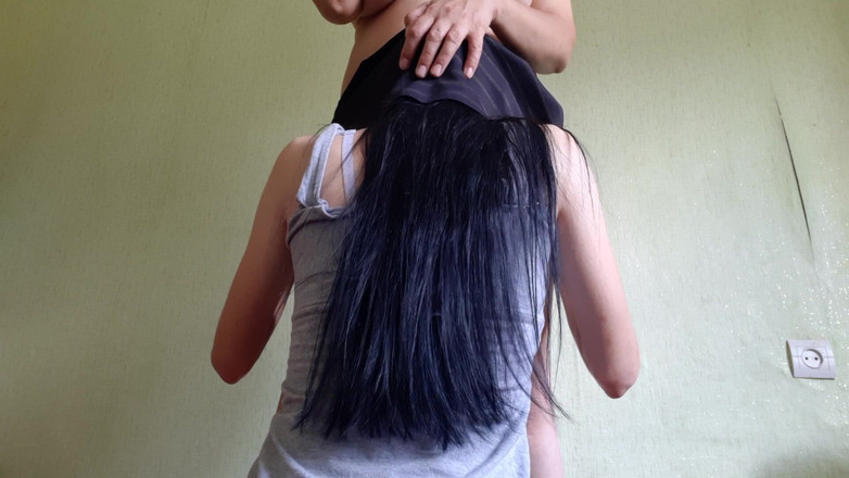 Lesbian-candys: Eu dou Cunilíngua à minha madrasta milf quando seu marido cozinha...