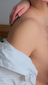 Lízám koule mého manžela, On hraje moje prsa. Mrdka na obličeji
