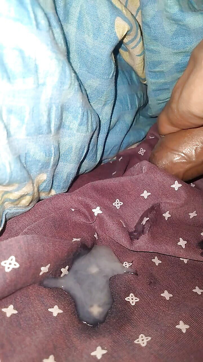 Hottypussy18: 내 이복 누이의 티셔츠를 자위해