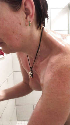 MistressWriggler: Bloedhete sexy milf onder de douche. Deel 3 van 3