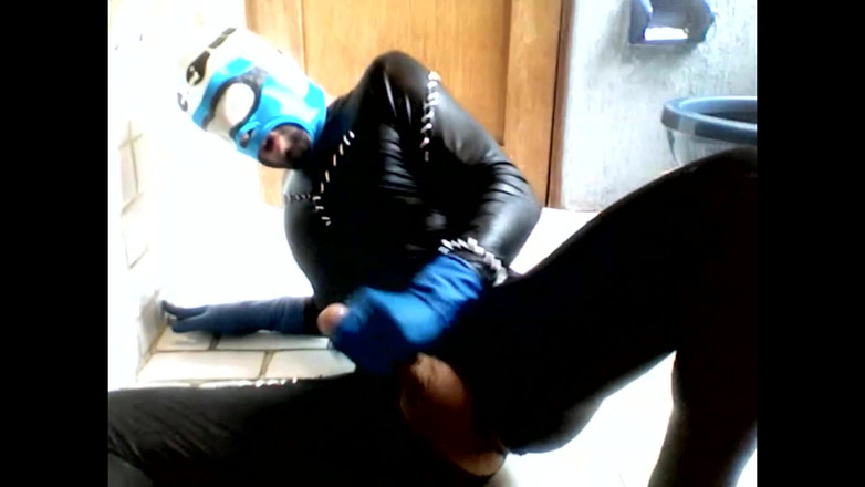 Demon Maniac 33: Blue Hornet Dalam Catsuit Spandeks Memancut Mani Pada Lateks Biru –...