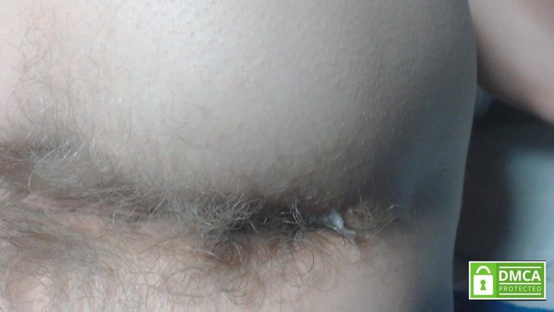 Risky Hairy Couple: Ditalino nel buco del culo ed un ditalino nel buco...
