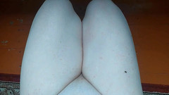 Kitty_Cross: मस्त बहिन धीरे-धीरे उंगली के चारों ओर घूमते हुए बाल