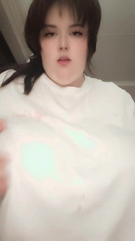 뚱뚱한 보지를 자위하는 뚱뚱한 게이머 소녀