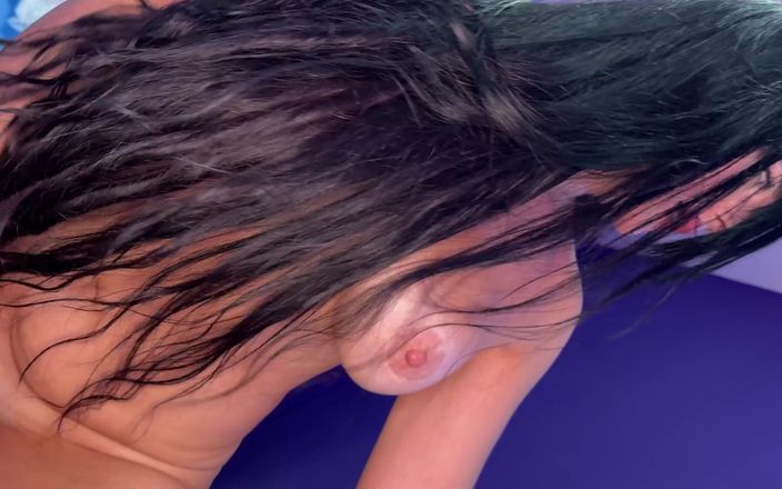 StellaOsorio: POV-継母が彼女の問題を教えてくれて、私は彼女を激しくファックすることで解決します