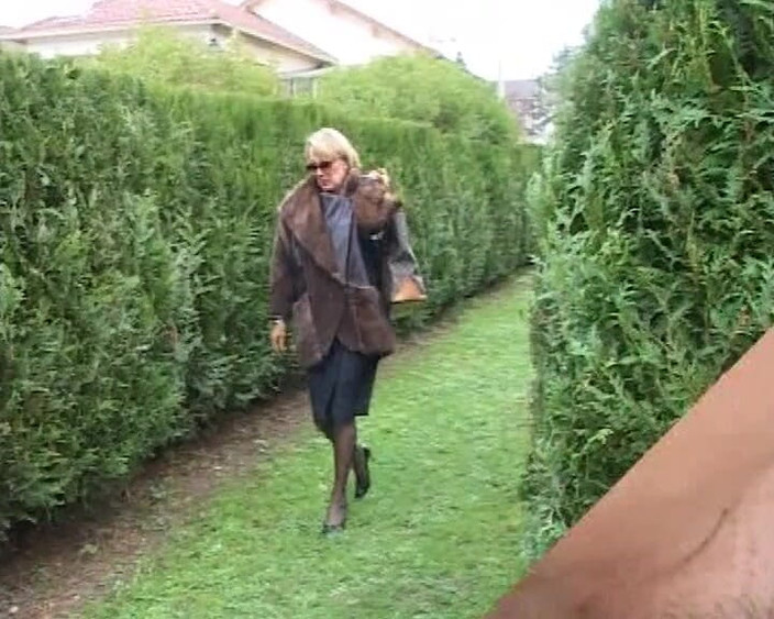 Planete Francaise: Зріла французька повія насолоджується подвійним проникненням у тріо