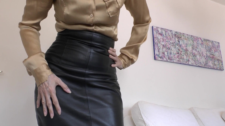 Lady Victoria Valente: Pelatihan mengendum pantat pakai baju kulit! Rok kulit ketat! Lady...