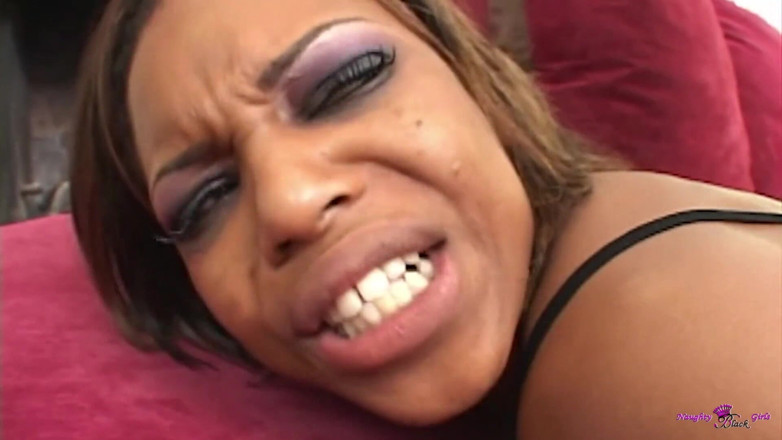 Naughty Black Girls: Marie Luv tiene sexo duro con un chico que le...