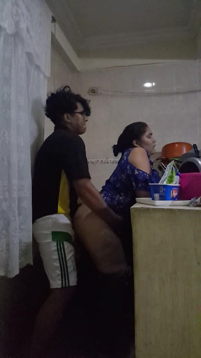 E-Alfa: Çalışanım mutfakta sikiliyor