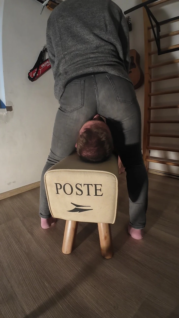 Vlakik SM: Сидение на лице в джинсах