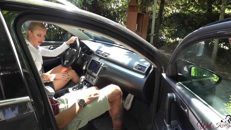 Wet Kelly: Șofer uber suge și fute un costumant