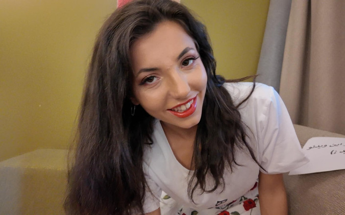 Amateur Homemade Porn: Une demi-sœur perse de 18 ans à la chatte étroite se fait baiser...