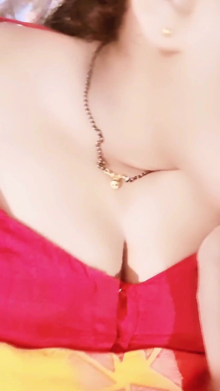 Sexybhabhi999: Marathi Lady zaprasza przyjaciela syna do swojego domu i pozwala...