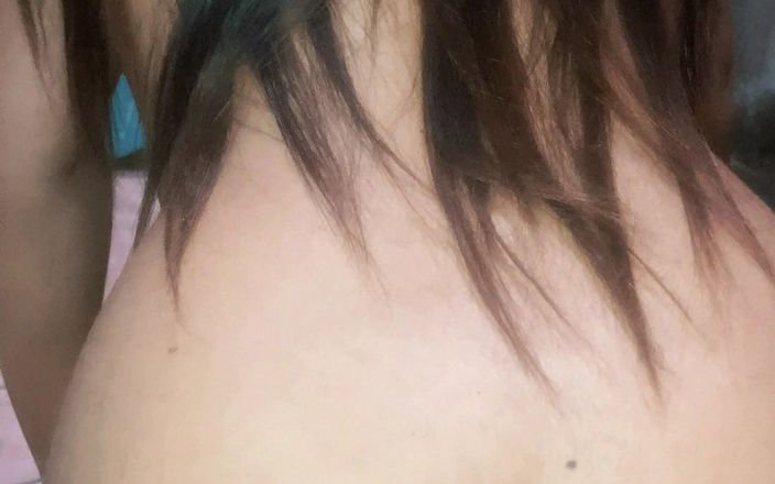 Tiyana: Esposa puta fodida com força em todos os buracos