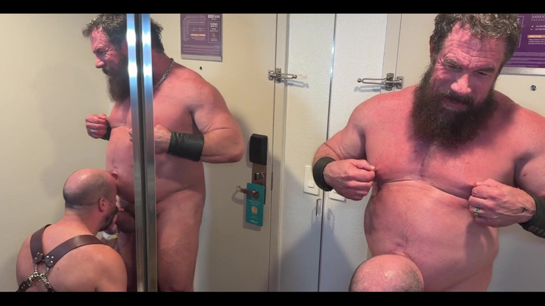 The Gay Quadzilla: หมีกล้ามโดนควยยักษ์