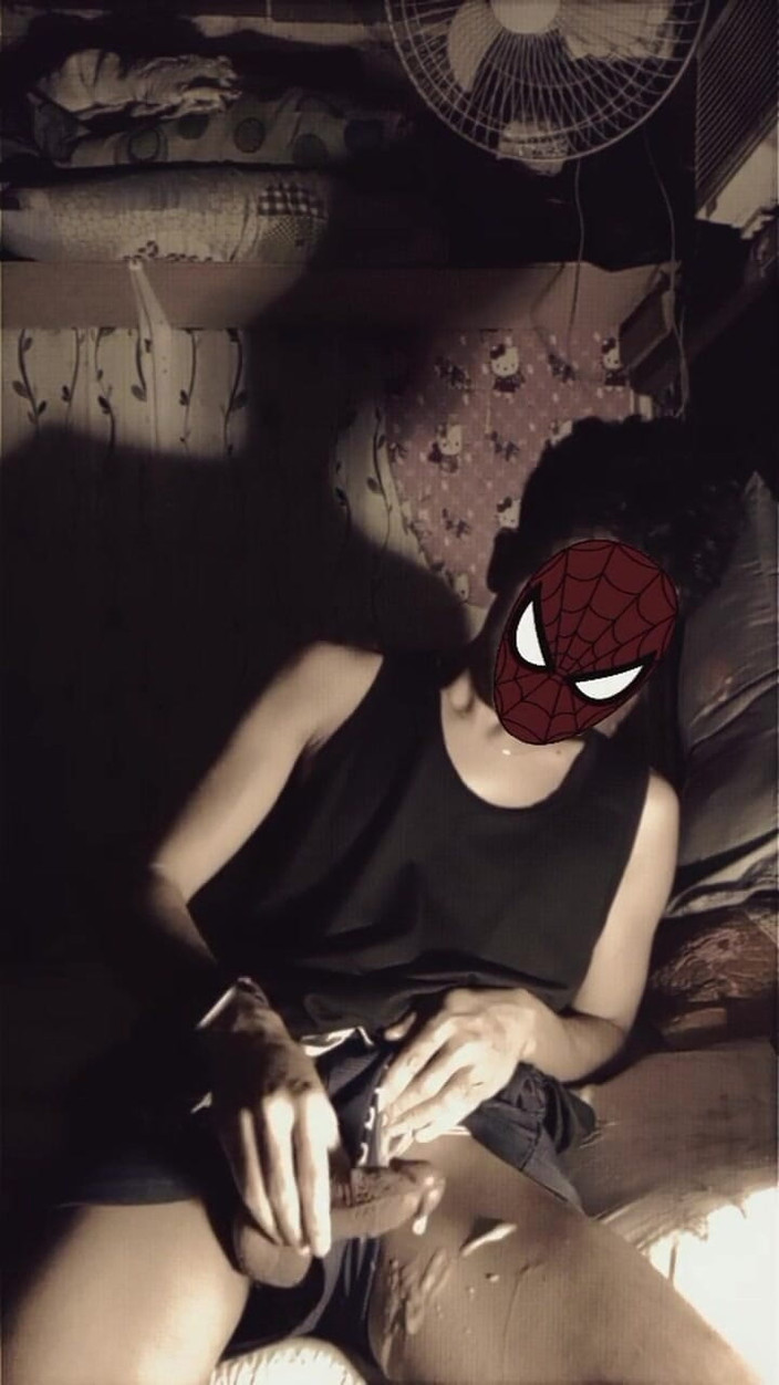 SunflowerBaby: Masturbarse mientras está solo en la habitación