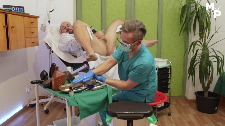 Marcus Pollack Gay: Deep ass exam with Dr. WoB and his arm