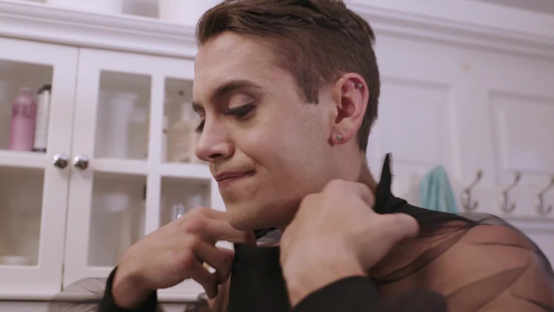 Transsensual: Транс-шлюшка нуждается в горячем сексе