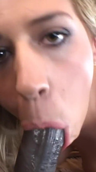 Nicole Brazzle Frappée De Plein Fouet Par Un Étalon Noir Géant!