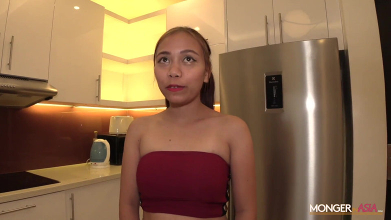 Monger In Asia: セクシーなアジアのバンメイドは中出しでインタビューを残します