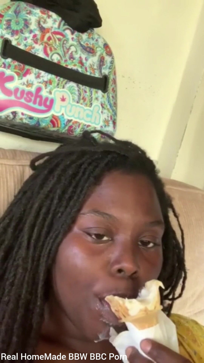 Super sexy ebony cuties: Permintaan Peminat Menjilat Ais Krim Dengan Tabur